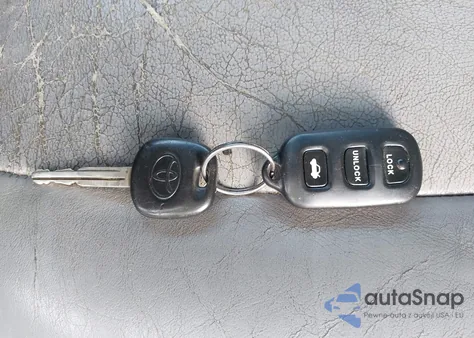 2004 Toyota Camry Xle z USA, uszkodzony, nr VIN 4T1BE32K94U867515